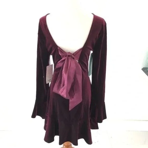 Johnny Wujek Juniors Dress Burgundy Velvet Long Sleeve Cut Back Bow - NWOT - Picture 2 of 2